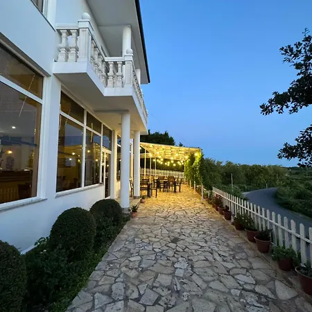 Bed and breakfast Horizont Baks-Rrjoll