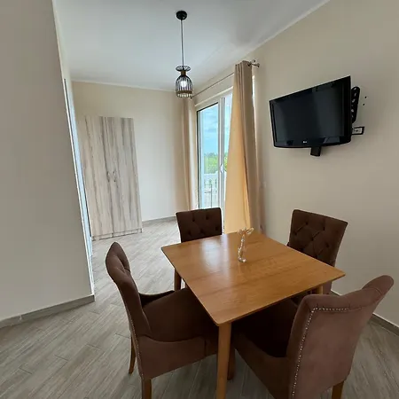 Horizont فندق مبيت وإفطار Baks-Rrjoll