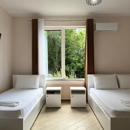 Horizont فندق مبيت وإفطار Baks-Rrjoll